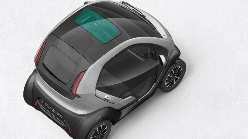 Nó được chế tạo bằng chất liệu nhôm và nhựa polypropylene (PP) tái chế, dung tích cốp xe là 160 lít