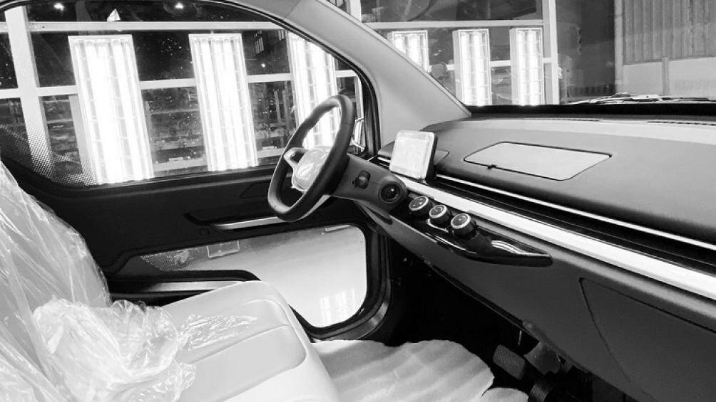 Eli Zero chỉ có 2 chỗ ngồi với chiều dài 2.250 mm, cao 1.588 mm và rộng 1.380 mm