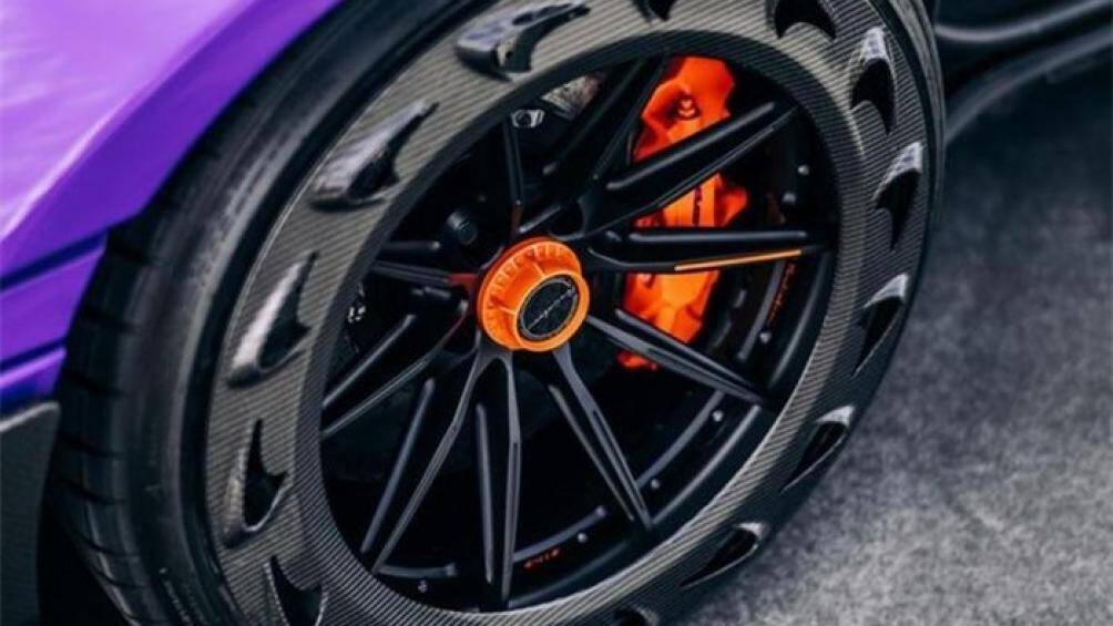 Tuy nhiên, 1016 Industries đã tinh chỉnh cho công suất lên tới 900 mã lực, cao hơn 180 mã lực so với nguyên bản