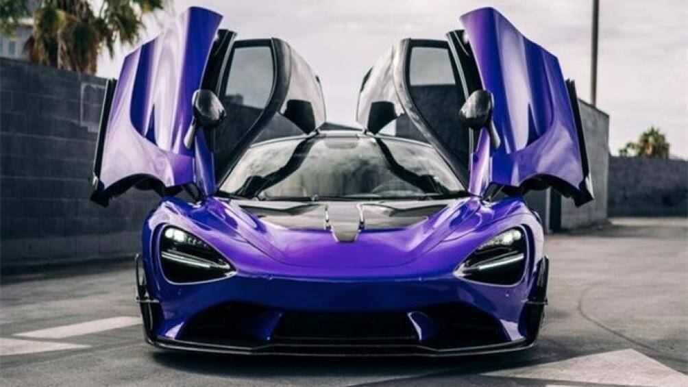 Phần thân xe làm hoàn toàn từ sợi carbon giúp chiếc siêu xe này có khối lượng cực nhẹ