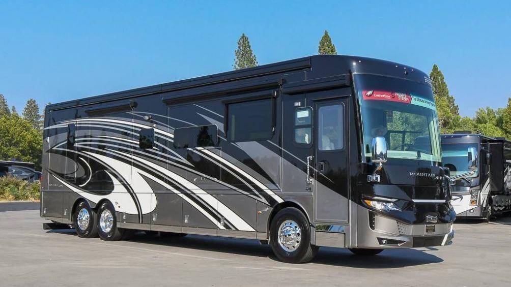Newmar vừa giới thiệu một loạt sản phẩm motorhome cho năm 2022, trong đó có chiếc Mountain Aire 2022 với nhiều trang bị hiện đại