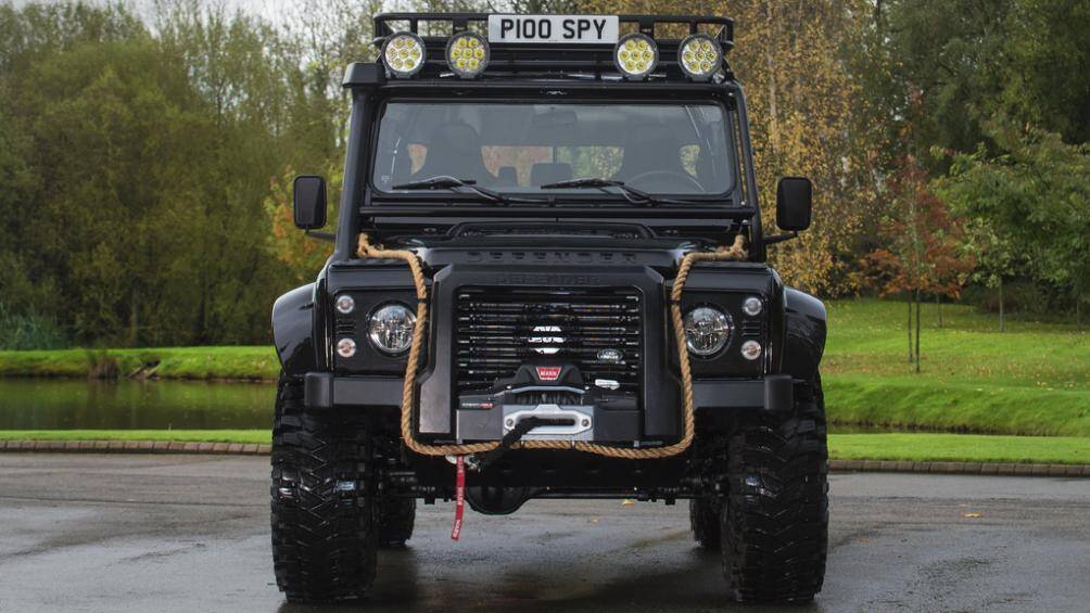 Đây là một trong những chiếc Land Rover ấn tượng nhất từng xuất hiện trên màn ảnh rộng cùng điệp viên James Bond