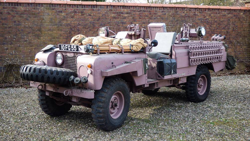 Land Rover Series IIA Pink Panther: Nổi bật nhất là 72 chiếc Pink Panther của lực lượng SAS, nó được được nâng cấp giáp và trang bị thêm nhiều vũ khí hạng nặng