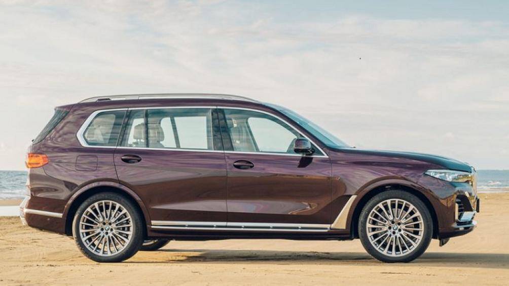 Giá xe BMW X7 Nishijin 2022 từ 16,8 triệu yên (khoảng 3,47 tỷ đồng). Ngay sau khi ra mắt xe đã bán hết bởi nó chỉ được sản xuất đúng 3 chiếc