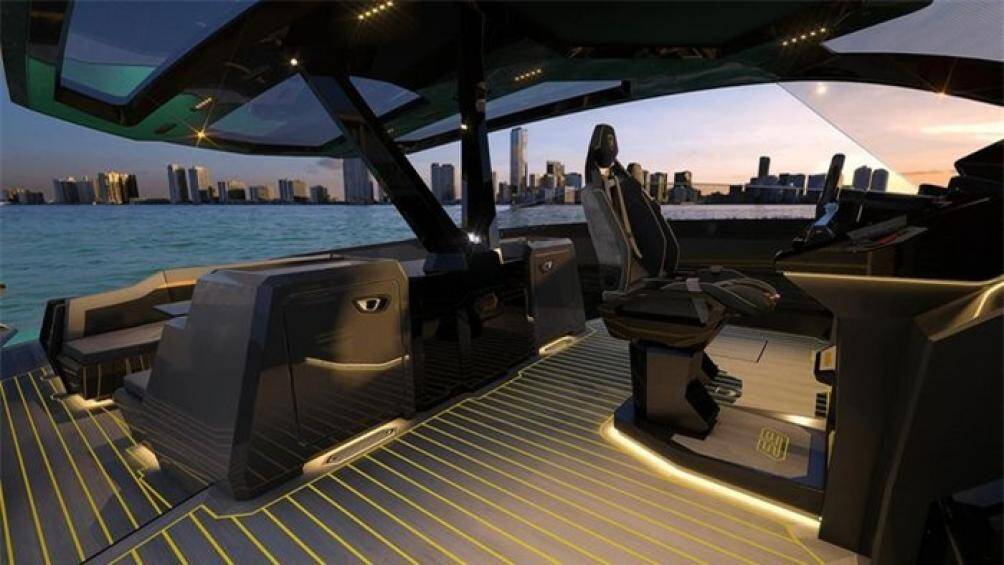 Kết cấu thân tàu được làm bằng sợi carbon, vật liệu thường được sử dụng để chế tác những mẫu siêu xe Lamborghini