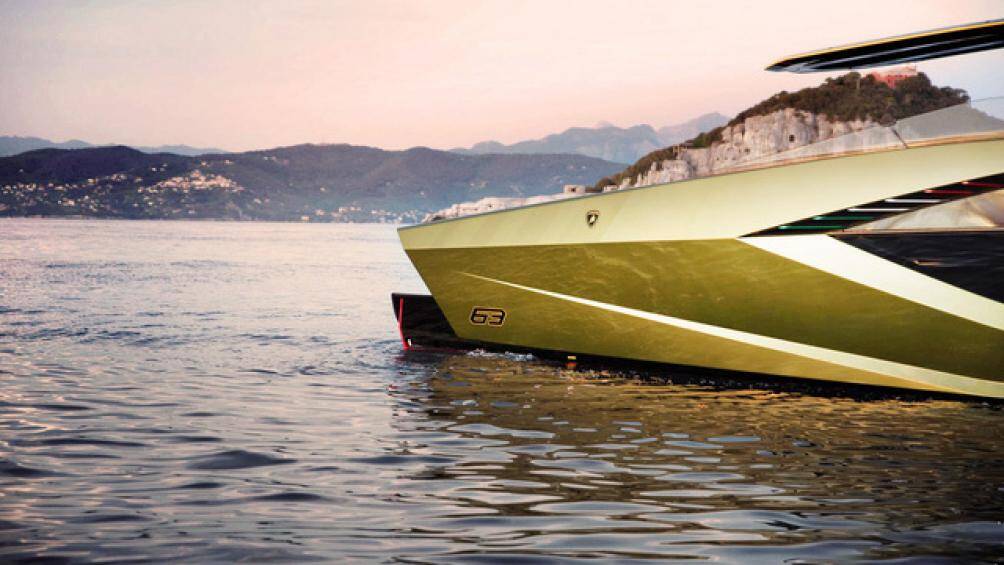 Võ sĩ 33 tuổi đã đến tận trụ sở của The Italian Sea Group tại Italy. Chiếc du thuyền này sẽ được hạ thủy tại Los Angeles