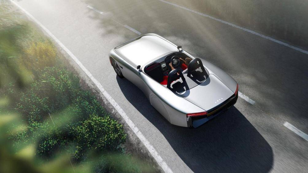 Mẫu xe này được giới thiệu là "Xe điện có phạm vi di chuyển quãng đường dài đầu tiên của Anh Quốc"