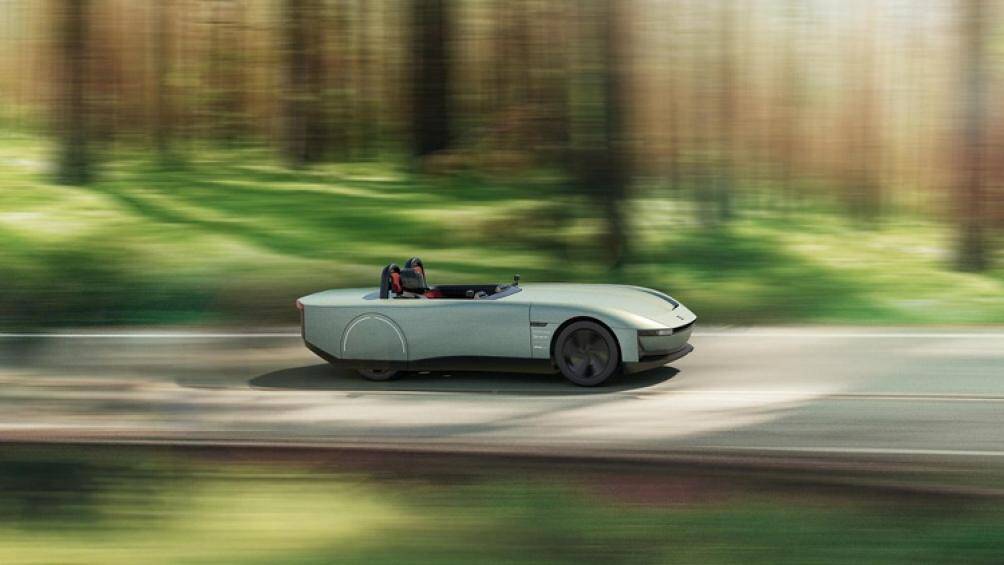 Năng lượng được cung cấp bởi hai bộ pin 44 kWh, với một bộ được gắn ở phía trước và bộ còn lại bên dưới khung gầm để tối ưu hóa trọng lượng