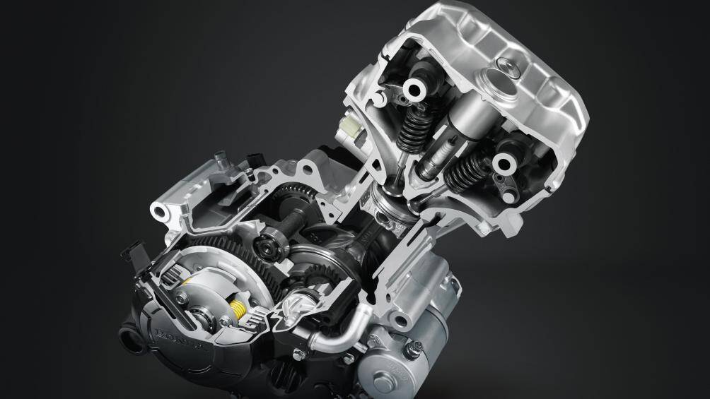 Cung cấp sức mạnh cho Honda CBR150R chính là khối động cơ dung tích 150cc xy-lanh đơn, trục cam đôi DOHC, làm mát bằng dung dịch, có khả năng sản sinh công suất tối đa lên đến 12,6 kW.