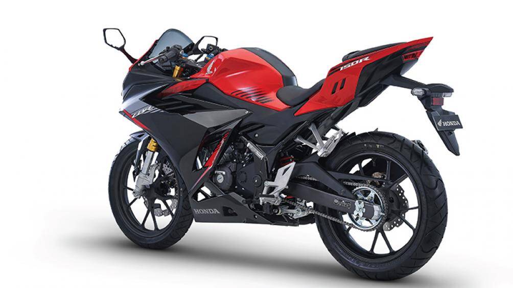 Tuy nhiên về tổng thể, nhằm đáp ứng nhu cầu di chuyển trong đô thị, Honda có sự tinh chỉnh trong từng đường nét để tạo độ nhỏ gọn và sắc nét cần thiết.