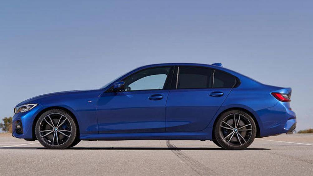8. BMW 3 Series 2022 (giá khởi điểm: 42.445 USD)