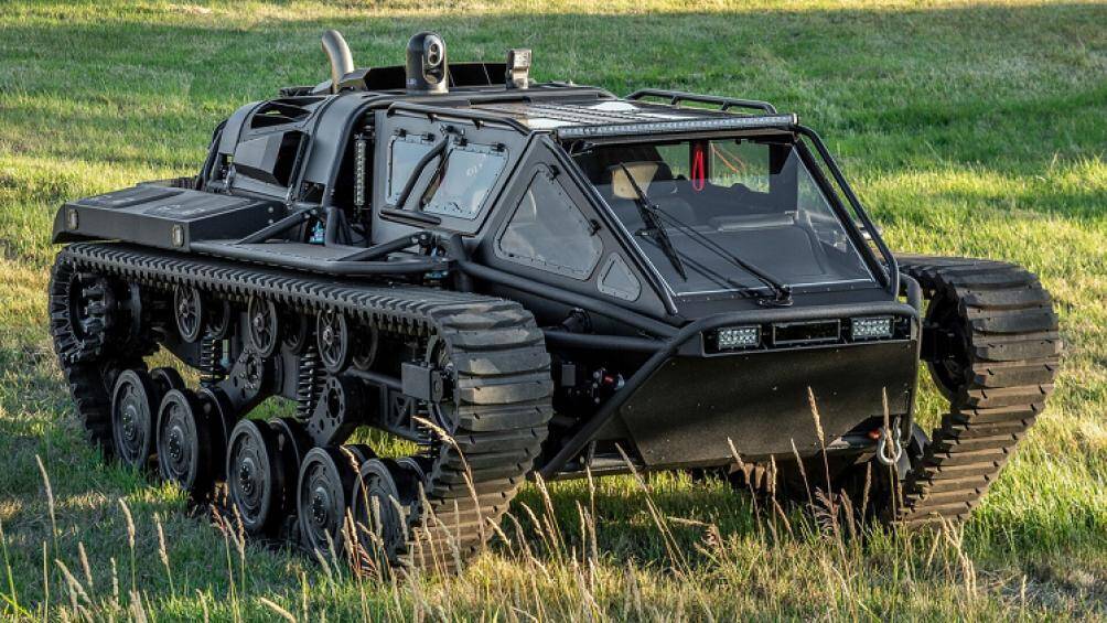 Chiếc xe bọc thép Ripsaw EV3-F4 được trang bị cabin có ghế ngồi bọc da như ô tô đang được rao bán với giá 425.000 USD (967 triệu đồng)
