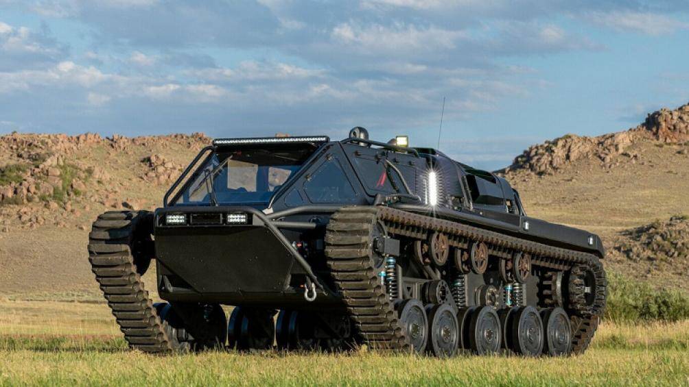 Được sản xuất bởi công ty Mỹ Howe & Howe, giá xe Ripsaw EV3-F4 có mức khởi điểm 500.000 USD (hơn 1,1 tỷ đồng)