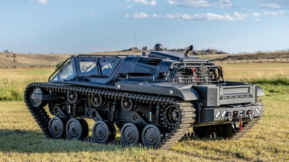 Đồng hồ ODO chỉ gần 100 km và hiện trạng của mẫu xe này còn khá tốt. Mẫu xe này không được trang bị hệ thống vũ khí