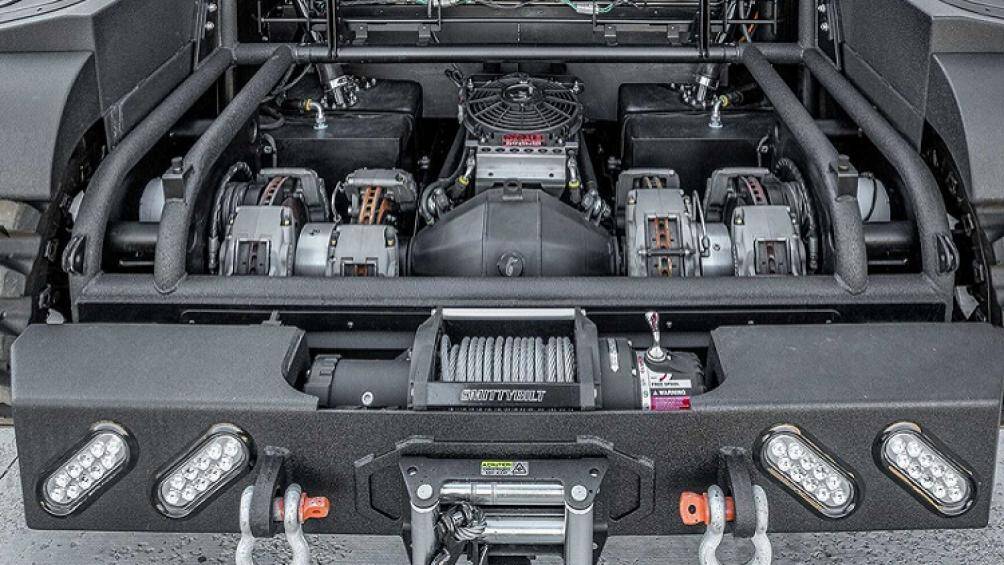 Mẫu xe quân sự của Howe & Howe nặng hơn 4,5 tấn và có hệ thống camera hồng ngoại tầm nhiệt 360 độ giúp người lái theo dõi được xung quanh vào ban đêm