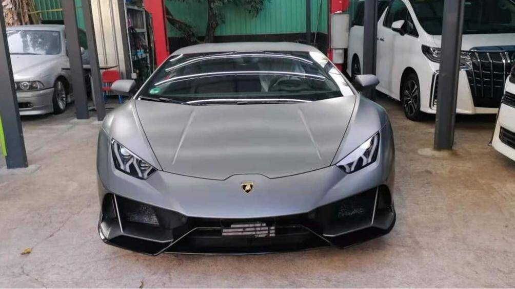 Ngày 26 tháng 9 vừa qua, chiếc siêu xe Lamborghini Huracan EVO đầu tiên đã chính thức đặt chân về Việt Nam