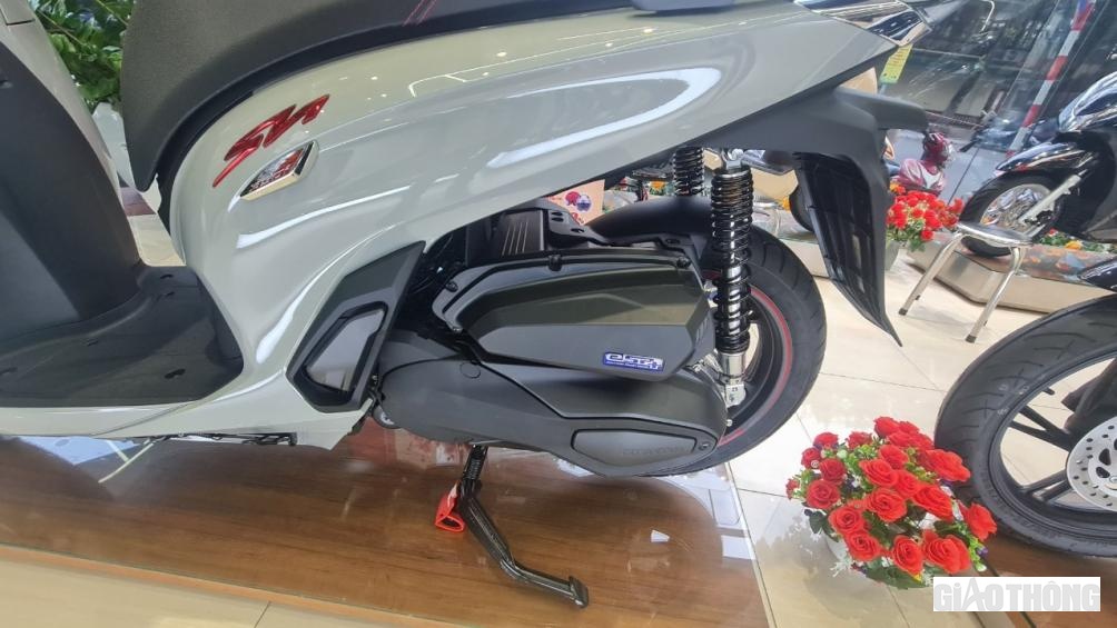 "Trái tim" của chiếc xe này là khối động cơ eSP+ đạt chuẩn Euro4, dung tích 330 cc, công suất 28,8 mã lực, mô-men xoắn 31,8Nm