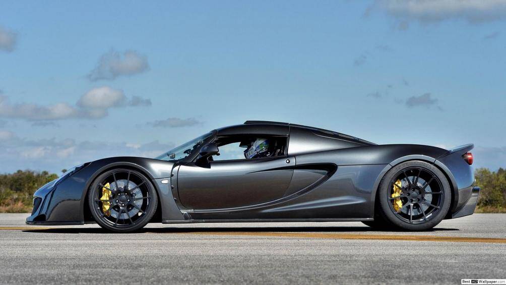 Venom GT là nỗ lực đầu tiên của nhà sản xuất Hennessey để đạt được kỷ lục thế giới. Xe được trang bị động cơ Chevrolet LS2 V8