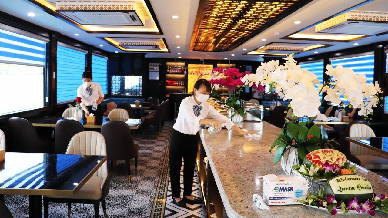 Ông Nguyễn Tường Văn yêu cầu các địa phương cần tiếp tục thực hiện đánh giá, rà soát, chủ động các phương án đón khách để sớm thống nhất thông qua bộ tiêu chí đón khách du lịch an toàn trên cơ sở đảm bảo quy định phòng, chống dịch bệnh, góp phần thúc đẩy hiệu quả việc phục hồi du lịch an toàn...