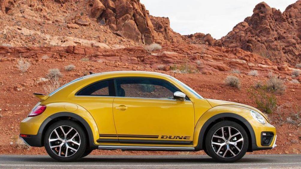 Volkswagen Beetle (1938 - 2003): Volkswagen Beetle đã đạt tới doanh số 21,5 chiếc trên toàn cầu và là mẫu xe đạt mốc 20 triệu chiếc đầu tiên