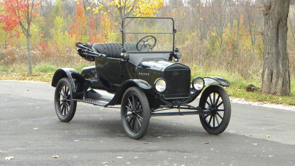 Ford Model T (1908 - 1927): Dù chỉ bán ra trong 19 năm nhưng đã có tới 15 triệu chiếc Model T được tiêu thụ, hầu hết trong số đó đều năm ở Mỹ