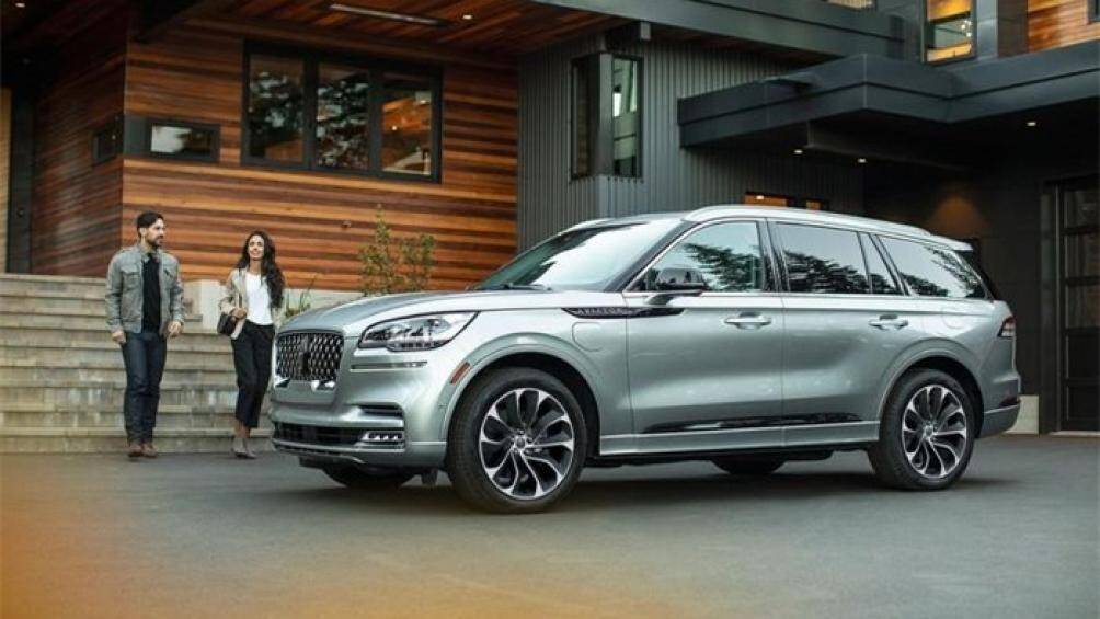 8. Lincoln Aviator Grand Touring: Xe tiêu tốn 4,2 lít xăng cho 100 km đường hỗn hợp, 33 km ở chế độ chạy điện hoàn toàn