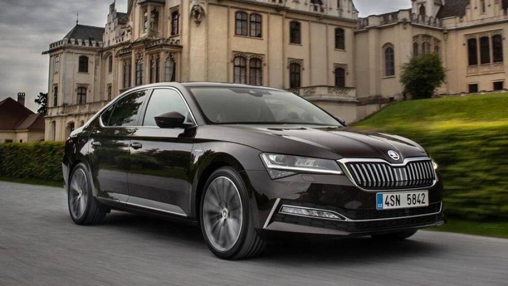 5. Skoda Superb (doanh số: 35.053 chiếc)