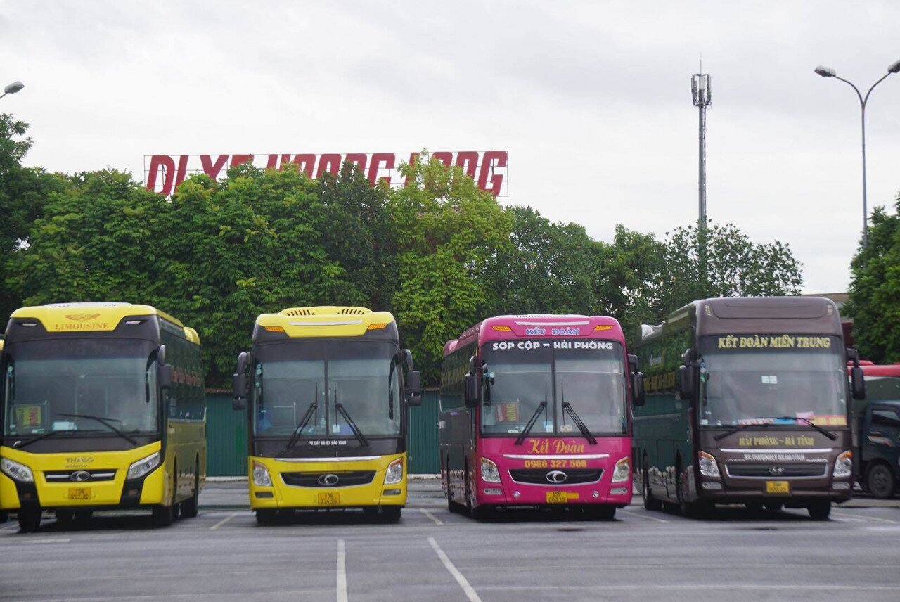 “Ngày đầu vắng khách nhưng tôi vẫn lái xe đến bến, hi vọng có khách đi và tìm hiểu thêm quy định, thủ tục để thuận tiện hơn cho những lần di chuyển sau”, một tài xế chạy tuyến Bắc Giang – Hải Phòng cho biết.