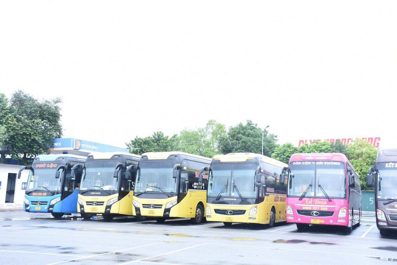 Theo quan sát, có những xe chạy từ Hải Phòng đi các tỉnh Bắc Giang, Nam Định, Thái Nguyên,… với chỉ 1,2 hành khách, chủ yếu vẫn là hàng hoá.