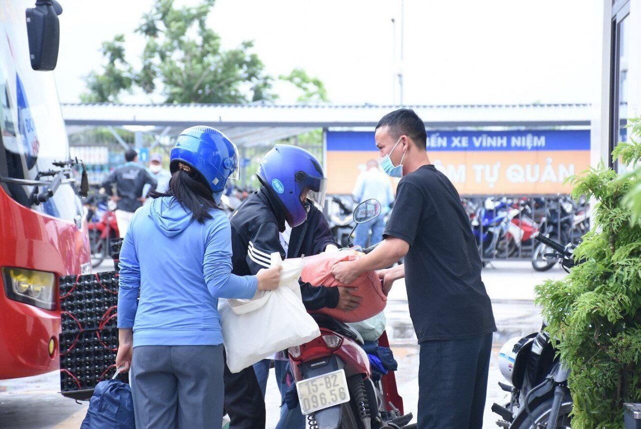 Ông Nguyễn Ngọc Đễ, Trưởng ban quản lý Bến xe Vĩnh Niệm cho biết, ngày 13 và ngày 14/10, tổng số xe xuất bến đều là 47 xe , trong đó có 14 xe nội tỉnh đi Vĩnh Bảo.