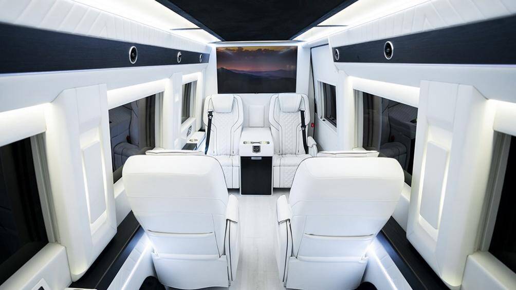 Chiếc Inkas Sprinter VIP Limo này được thiết kế để chuyên chở và bảo đảm an toàn cho các vị khách quan trọng