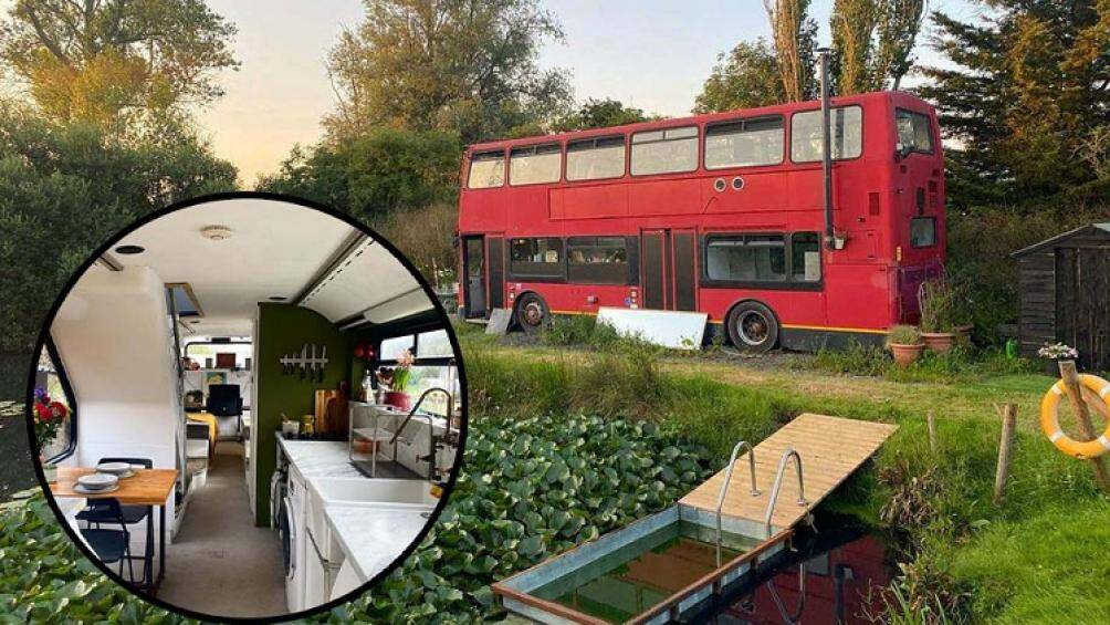 Một cặp vợ chồng tại Anh biến chiếc xe buýt hai tầng cũ thành nhà di động hiện đại, tiện nghi