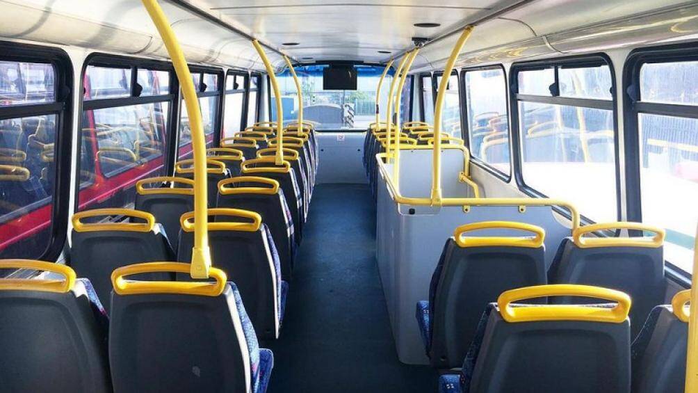 Cặp đôi này đã tìm thấy một chiếc xe buýt hai tầng cũ không còn được sử dụng và mua nó với giá 3.500 USD (80 triệu đồng)