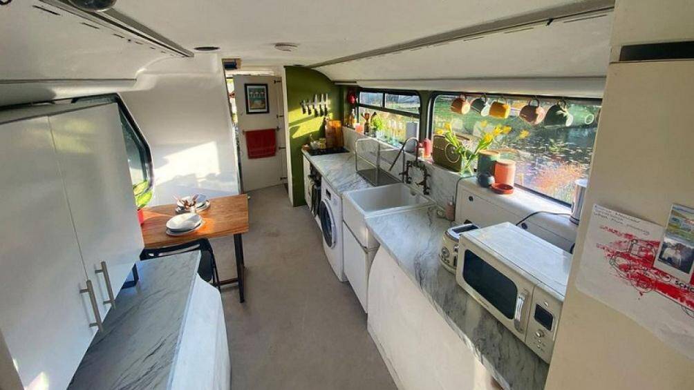 "Ngôi nhà di động" này được xây dựng trên một chiếc xe buýt Volvo cũ