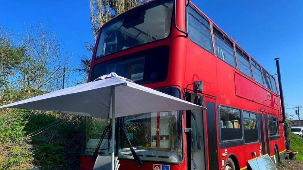 Đặc biệt, hệ thống điện, nước và gas của chiếc xe buýt cũng được kết nối với mạng lưới tiêu chuẩn như những ngôi nhà bình thường