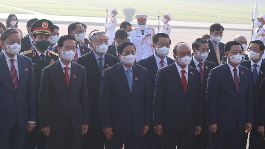 Chủ tịch Quốc hội Vương Đình Huệ, Chủ tịch nước Nguyễn Xuân Phúc, Thủ tướng Phạm Minh Chính tham dự lễ viếng.