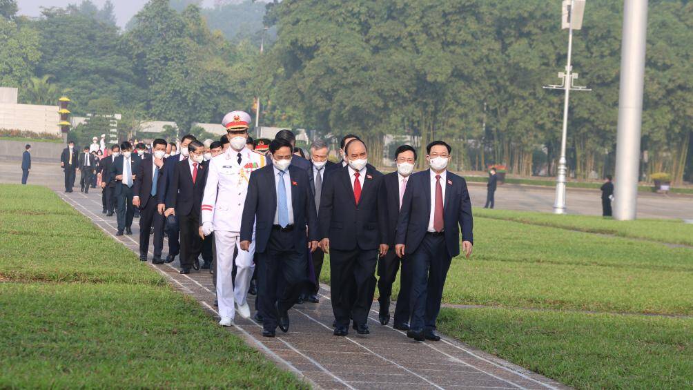 Lãnh đạo Đảng, Nhà nước và các Đại biểu Quốc hội trở về nhà Quốc hội để dự lễ khai mạc kỳ họp thứ 2, Quốc hội khóa XV.