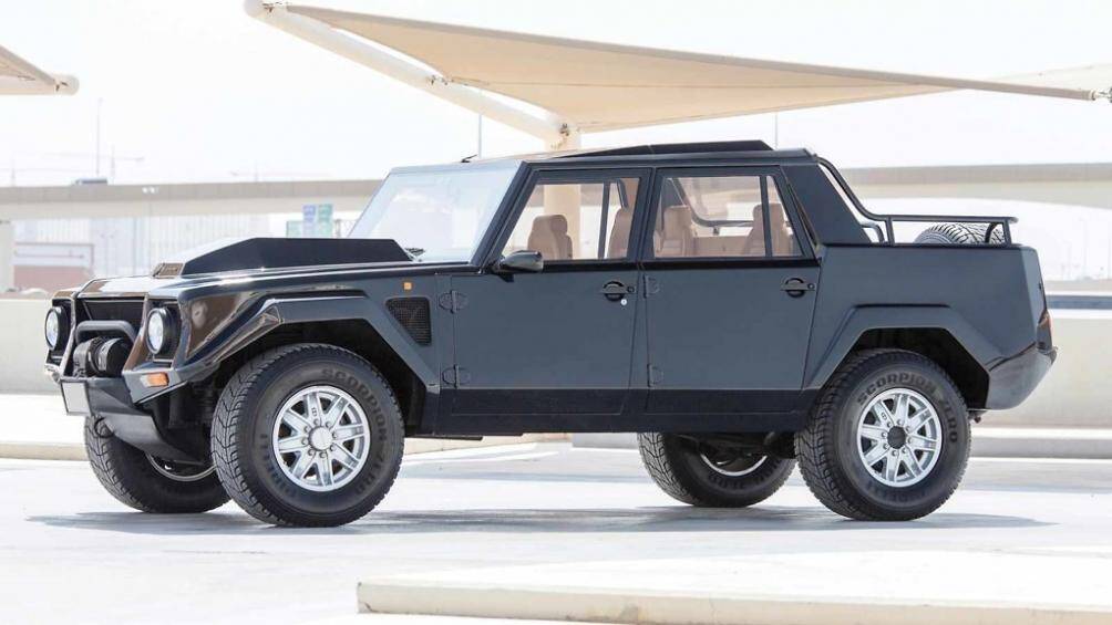 Lamborghini LM002 (393.000 USD)