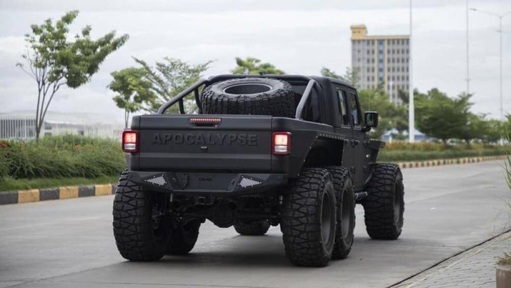 Jeep Gladiator Apocalypse Sinister 6x6 có 2 tùy chọn sức mạnh, 300 mã lực hoặc V8 6.2L 430 mã lực/ 576 Nm