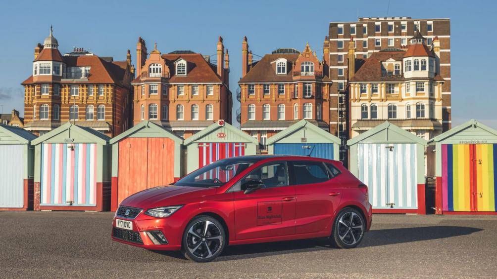 Việc biến một chiếc hatchback cỡ nhỏ trở thành hộp đêm là một ý tưởng vô cùng độc đáo