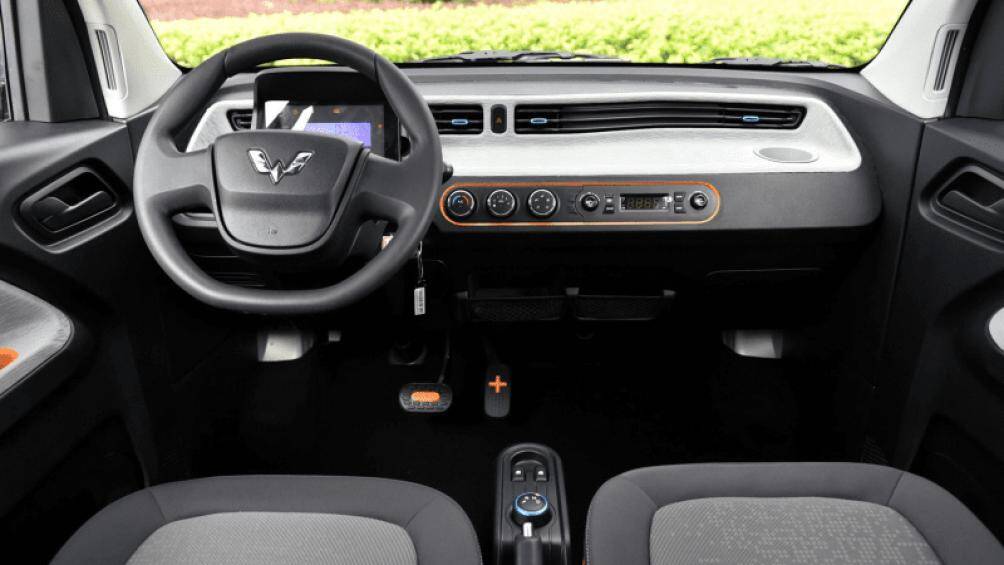 Dù dùng pin nào, xe cũng được trang bị mô-tơ điện có công suất tối đa 27 mã lực