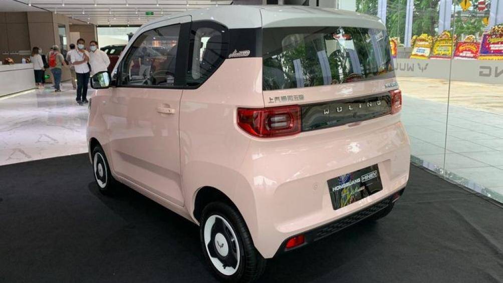 Wuling Hongguang Mini EV sở hữu kích thước nhỏ gọn với chiều dài 2.917 mm, rộng 1.493 mm, cao 1.621 mm và chiều dài cơ sở 1.940 mm