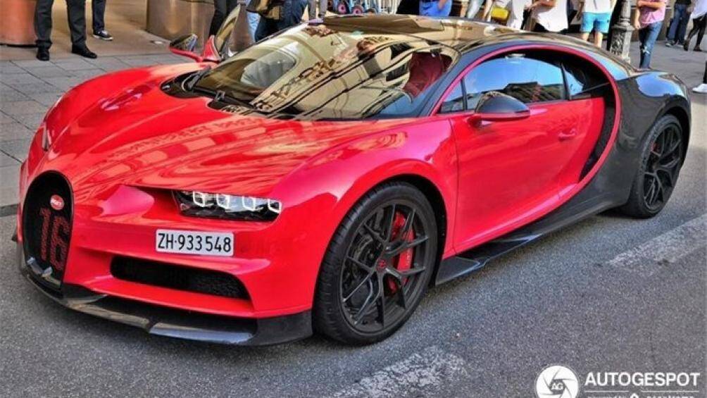 Ra mắt tại triển lãm Geneva Motor Show 2018, Chiron Sport là bản nâng cấp của dòng hypercar Chiron