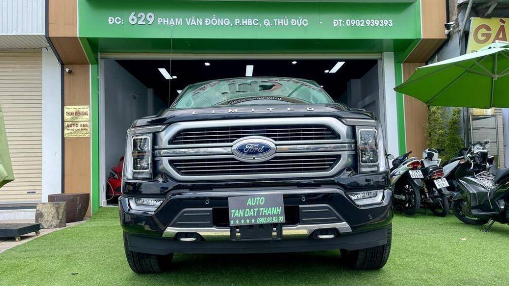 Ở đời xe mới, Ford F-150 vẫn duy trì kiểu dáng mạnh mẽ và hầm hố đặc trưng với những đường nét cứng cáp, vuông vức
