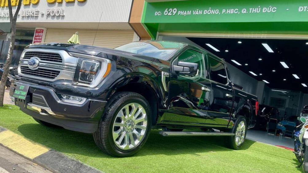 Biến thể Ford F-150 Limited có cấu hình cabin SuperCrew rộng rãi nhất và phần thùng hàng kích thước tiêu chuẩn dài gần 1,7 m