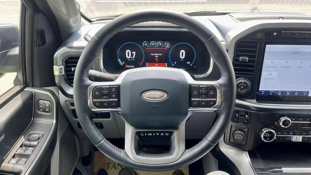 Với phiên bản F-150 Limited 2022 này, xe được trang bị khối động cơ V6 3.5L Ecoboost cho công suất 400 mã lực