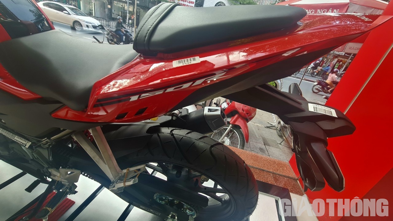 Honda CBR150R 2021 hiện đang c&oacute; gi&aacute; b&aacute;n 72 triệu đồng tại đại l&yacute;