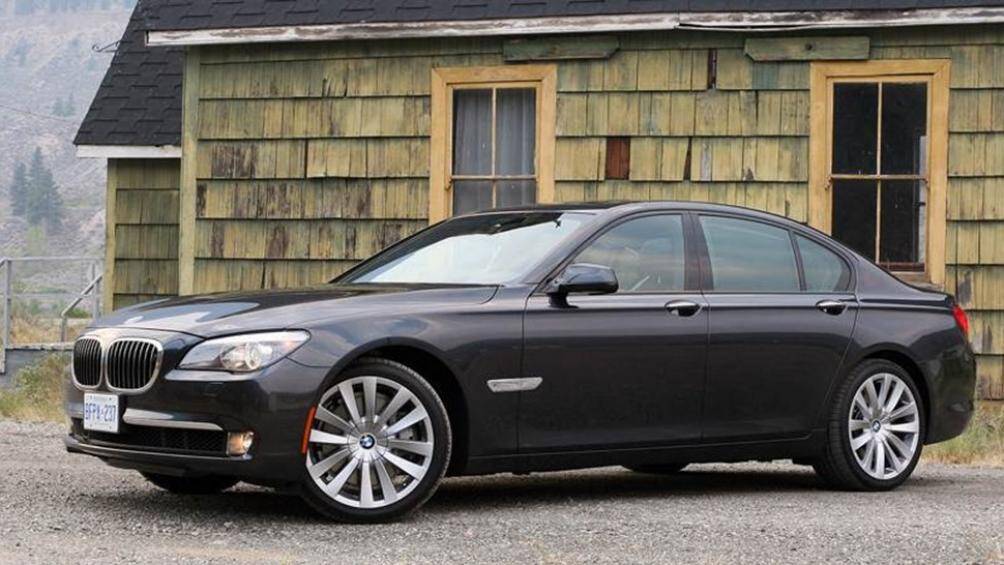 4. BMW 740i (F01)