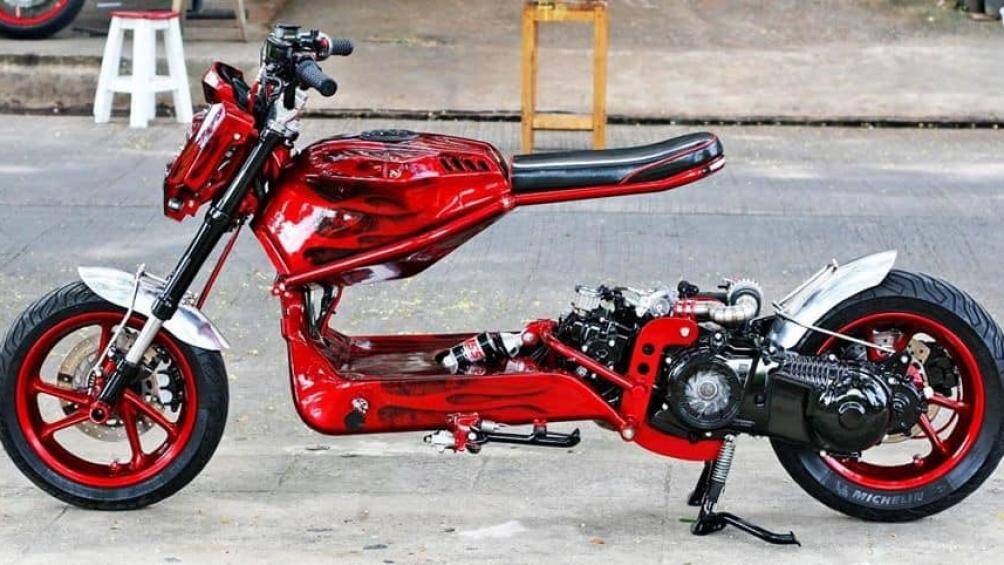 Chảng ba trên dưới và phuộc đã được thay bằng sản phẩm của Zoomer với điểm nhấn là bộ phuộc Upside down