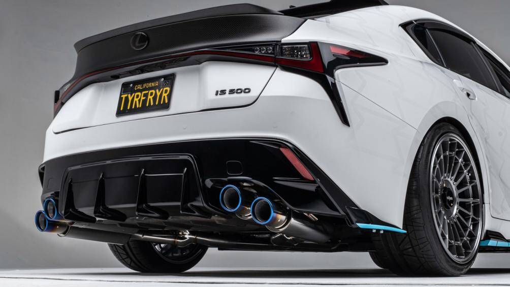 Gói nâng cấp này bao gồm các phần líp ốp trên cản trước, thân xe, cánh lướt gió cùng bộ khuếch tán sau thể thao